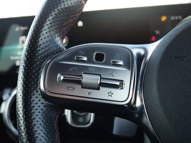 MERCEDES-BENZ GLA Photo 12
