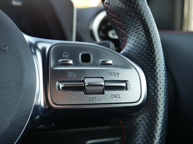 MERCEDES-BENZ GLA Photo 13