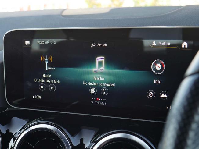 MERCEDES-BENZ GLA Photo 19