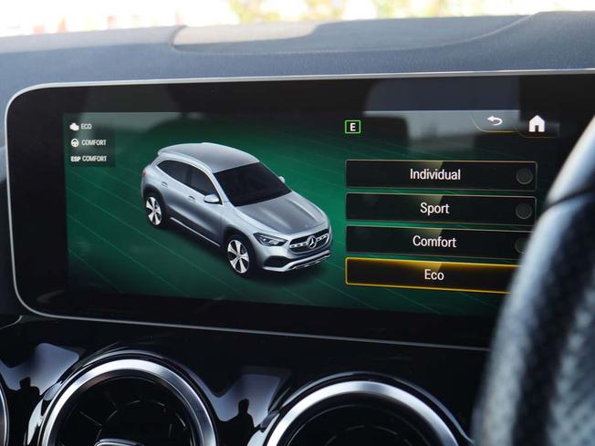 MERCEDES-BENZ GLA Photo 25