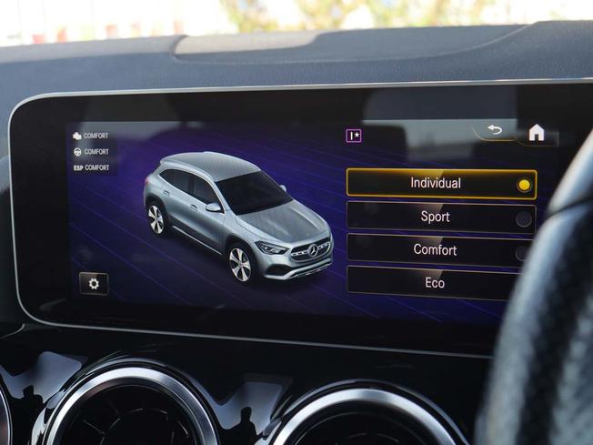 MERCEDES-BENZ GLA Photo 28