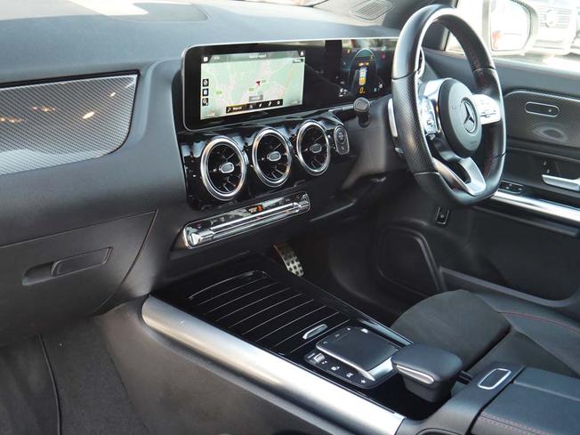 MERCEDES-BENZ GLA Photo 3