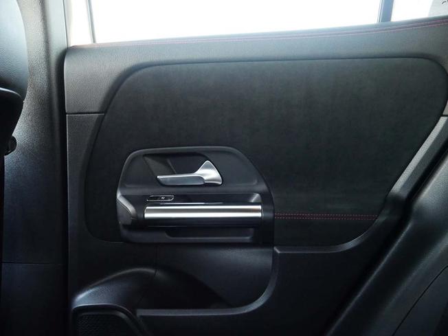 MERCEDES-BENZ GLA Photo 41