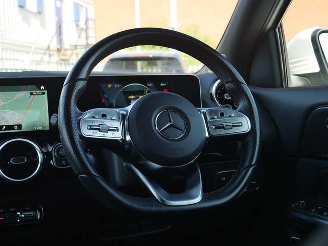 MERCEDES-BENZ GLA Photo 42