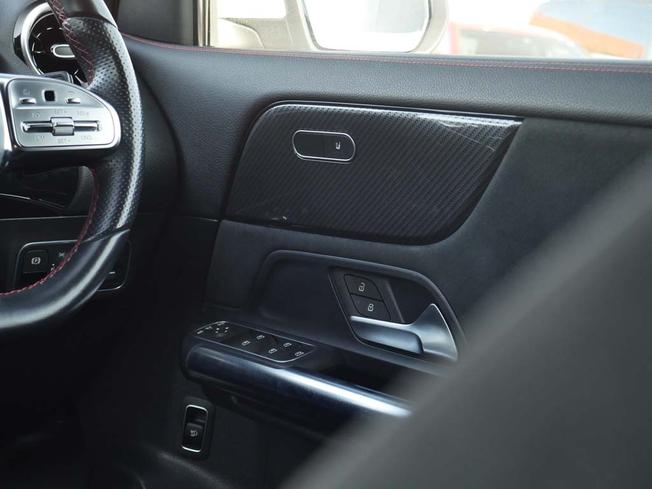 MERCEDES-BENZ GLA Photo 43