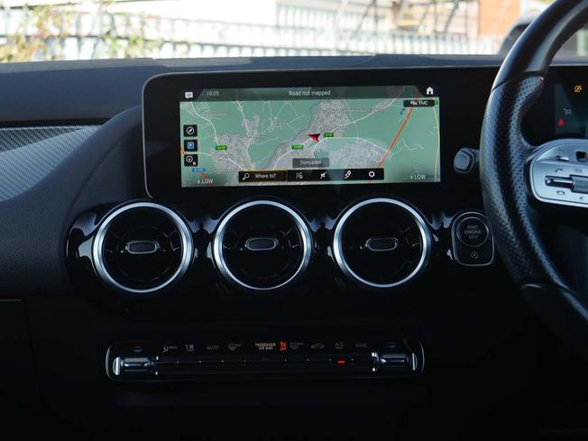 MERCEDES-BENZ GLA Photo 45