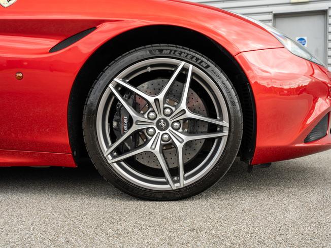 FERRARI California Photo 40