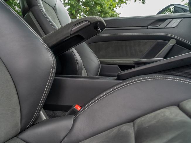PORSCHE 911 Photo 13