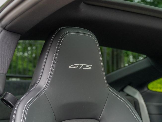 PORSCHE 911 Photo 16