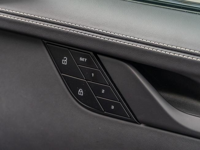 PORSCHE 911 Photo 17