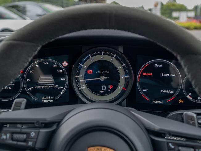 PORSCHE 911 Photo 18