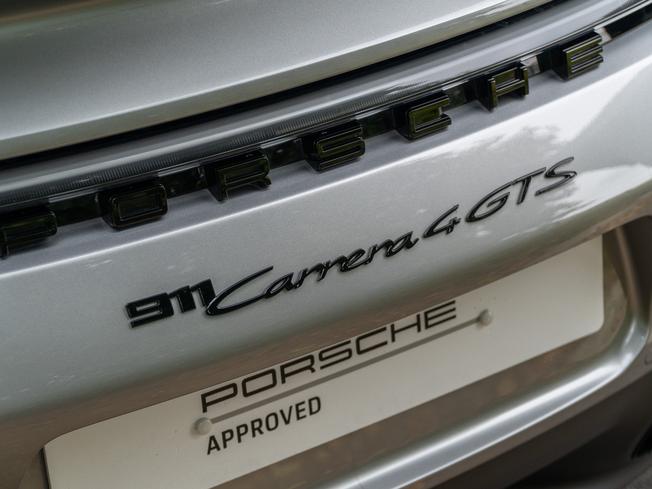 PORSCHE 911 Photo 35
