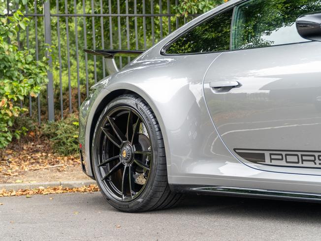 PORSCHE 911 Photo 42
