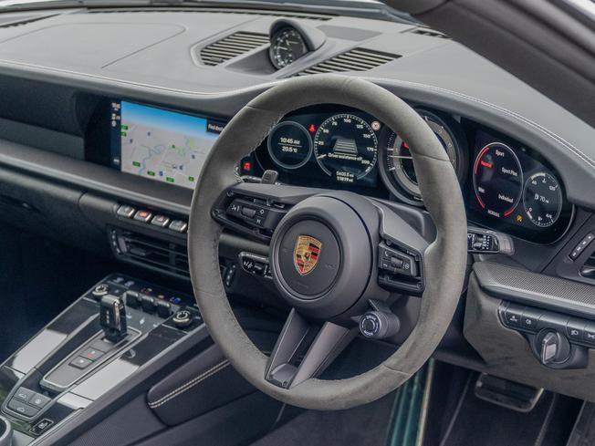 PORSCHE 911 Photo 8