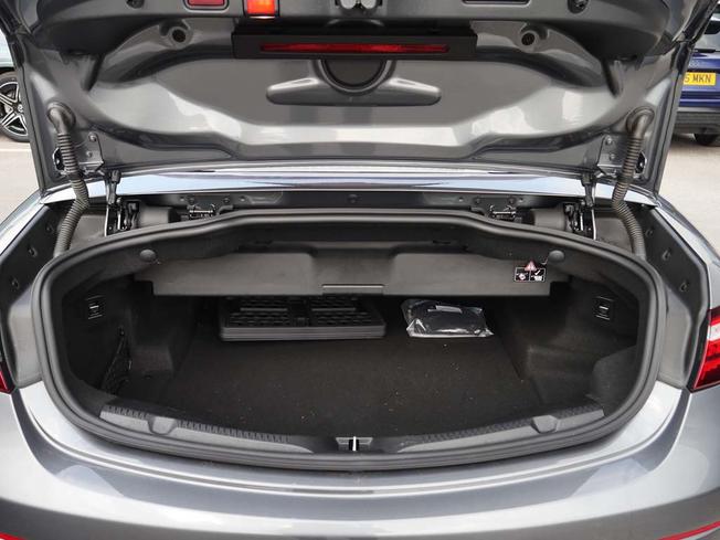 MERCEDES-BENZ E Class Photo 9
