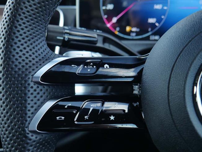 MERCEDES-BENZ E Class Photo 12