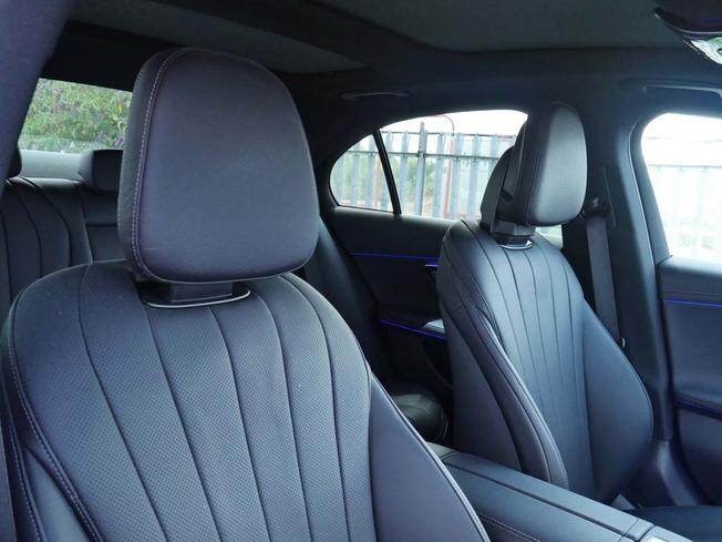 MERCEDES-BENZ E Class Photo 30