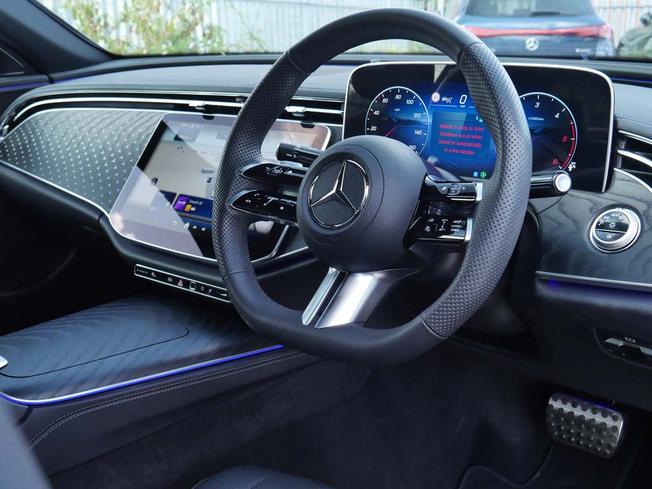 MERCEDES-BENZ E Class Photo 38