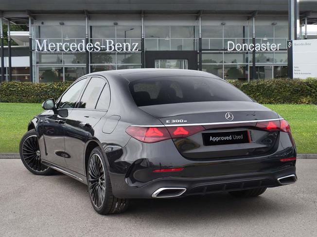 MERCEDES-BENZ E Class Photo 2