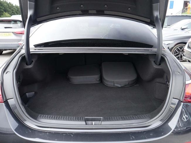 MERCEDES-BENZ E Class Photo 8