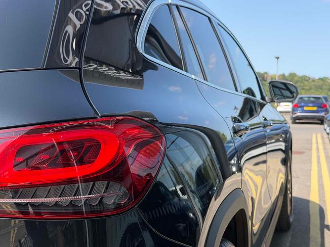 MERCEDES-BENZ GLA Photo 18