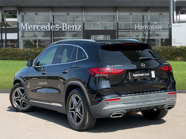 MERCEDES-BENZ GLA Photo 2