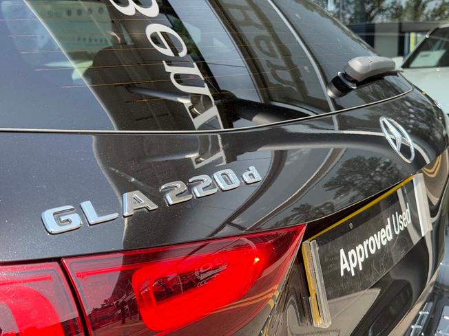 MERCEDES-BENZ GLA Photo 21