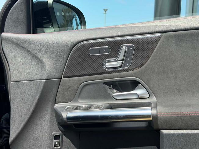 MERCEDES-BENZ GLA Photo 22