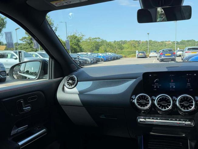 MERCEDES-BENZ GLA Photo 47