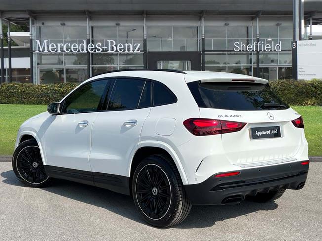 MERCEDES-BENZ GLA Photo 2