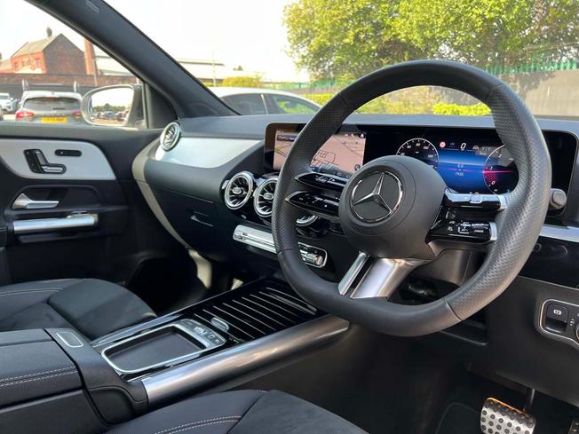 MERCEDES-BENZ GLA Photo 25