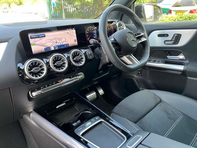 MERCEDES-BENZ GLA Photo 3