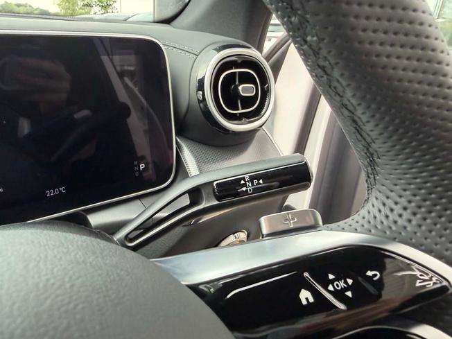 Mercedes-Benz GLC Photo 28