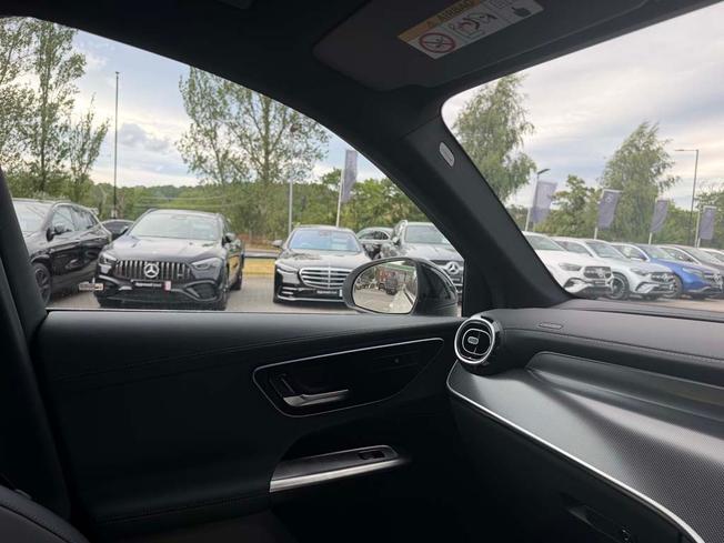 Mercedes-Benz GLC Photo 38
