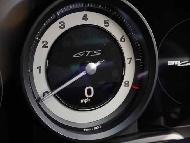 PORSCHE 911 Photo 14