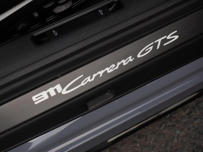 PORSCHE 911 Photo 23