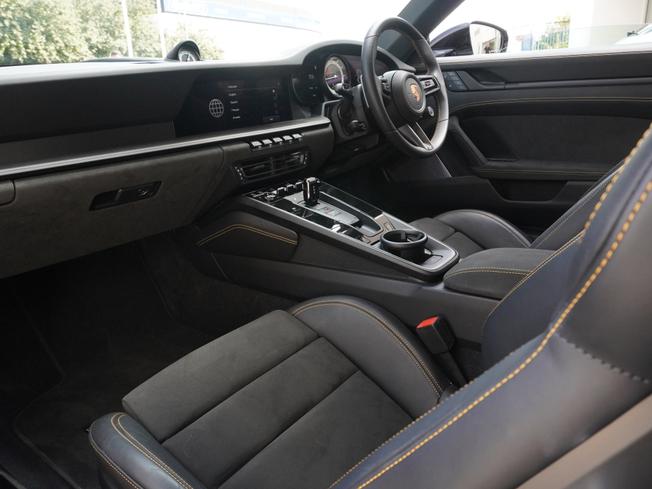 PORSCHE 911 Photo 3