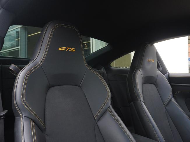 PORSCHE 911 Photo 8
