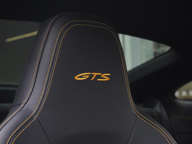 PORSCHE 911 Photo 9