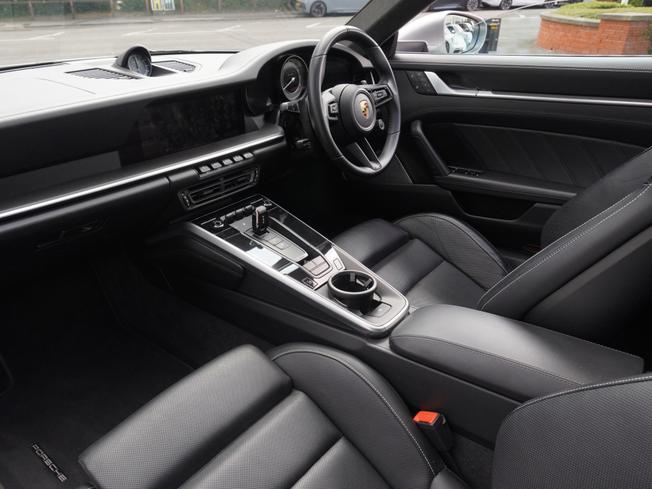 PORSCHE 911 Photo 2