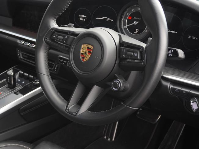PORSCHE 911 Photo 6