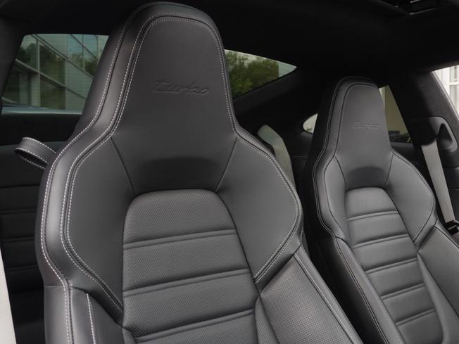 PORSCHE 911 Photo 7