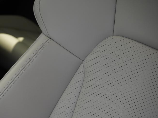 PORSCHE Taycan Photo 15