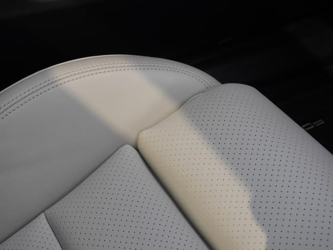 PORSCHE Taycan Photo 18