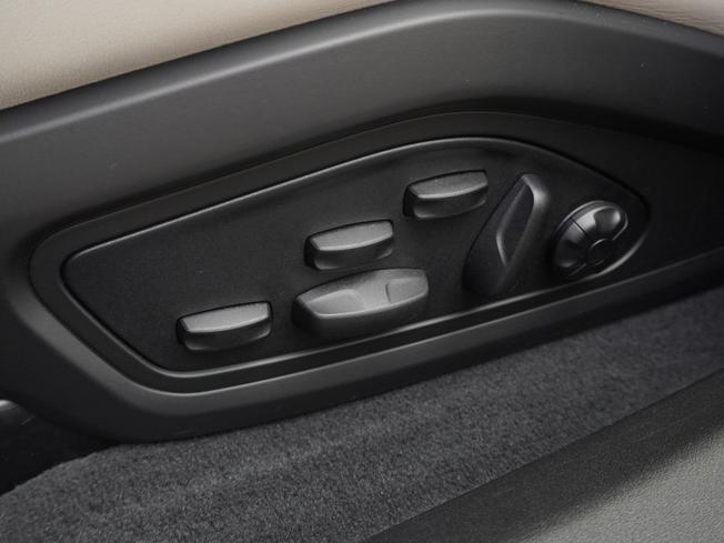 PORSCHE Taycan Photo 20