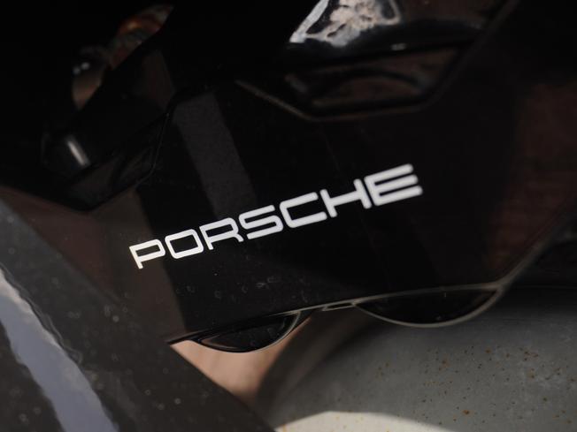 PORSCHE Taycan Photo 23