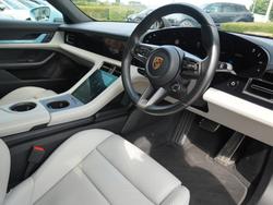 PORSCHE Taycan Photo 3