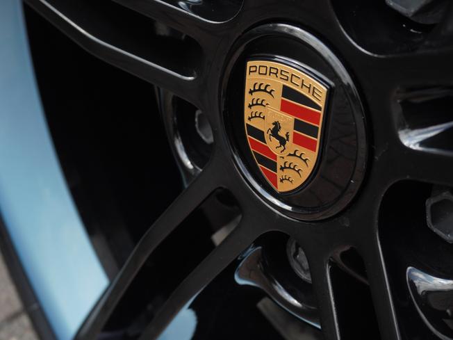 PORSCHE Taycan Photo 32