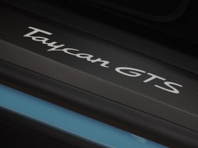 PORSCHE Taycan Photo 33