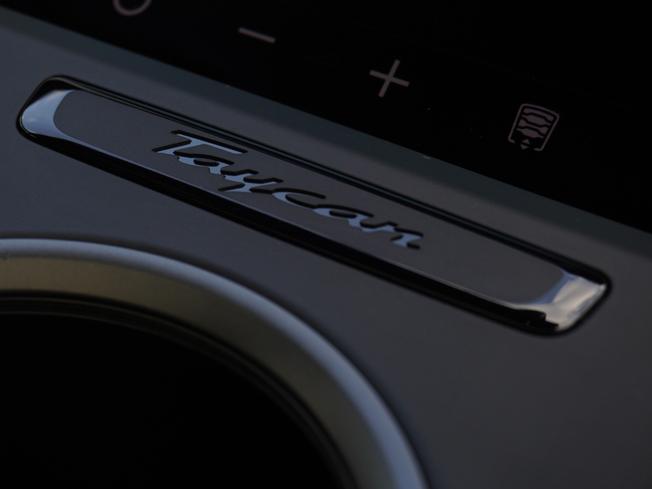 PORSCHE Taycan Photo 35